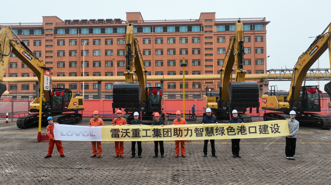 雷沃FR350F解鎖交機新姿勢，助力智慧綠色港口建設(shè)！